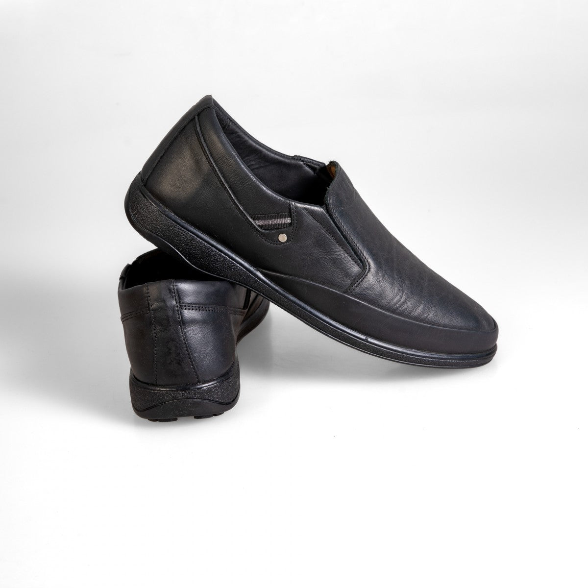 705002 Fekete férfi alkalmi cipő