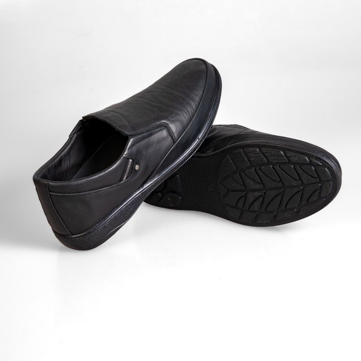 705002 Fekete férfi alkalmi cipő