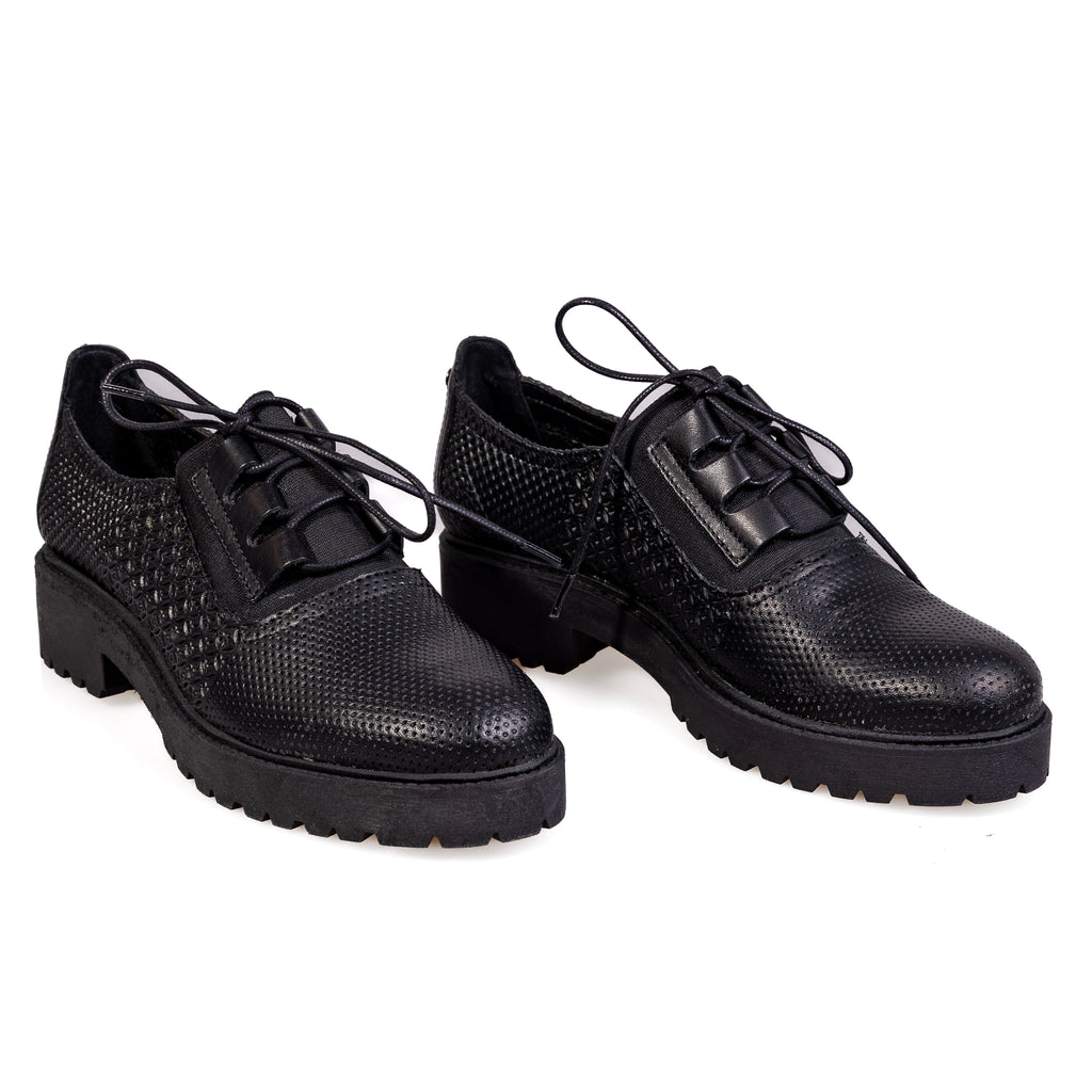 1102 Black – Women’s Laser-Cut Genuine Leather Comfort Oxfords