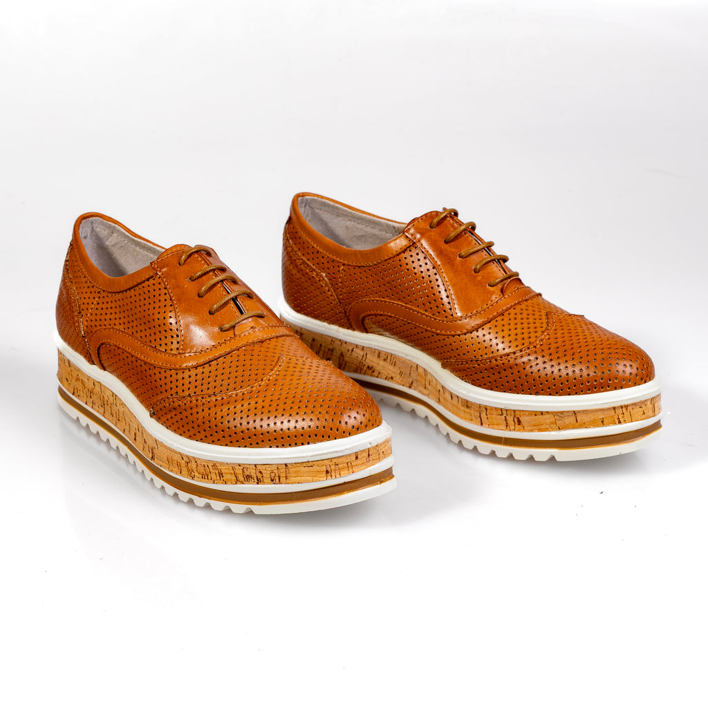 524-3584 – Women’s Perforated Genuine Leather Comfort Platform Sneakers
