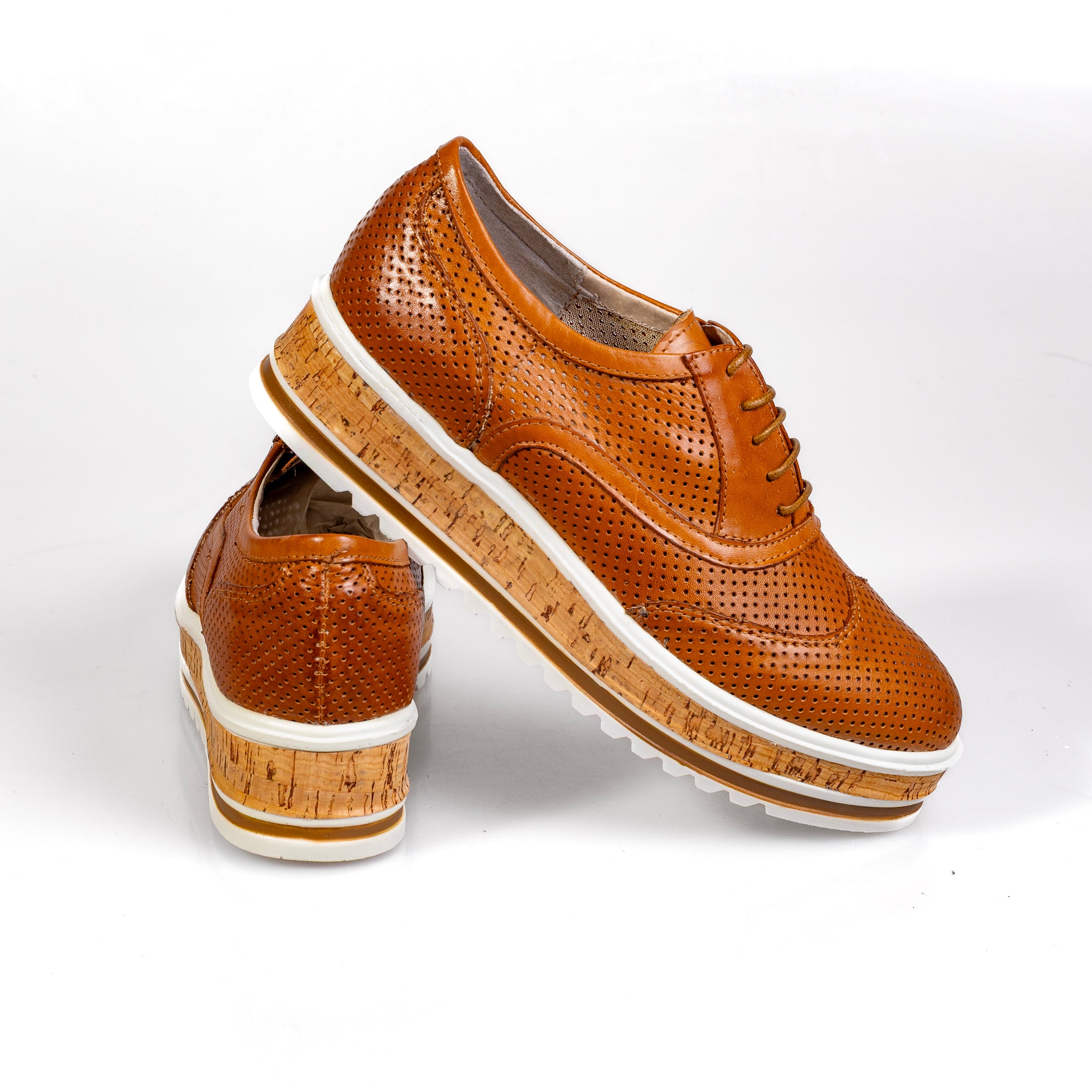 524-3584 – Women’s Perforated Genuine Leather Comfort Platform Sneakers