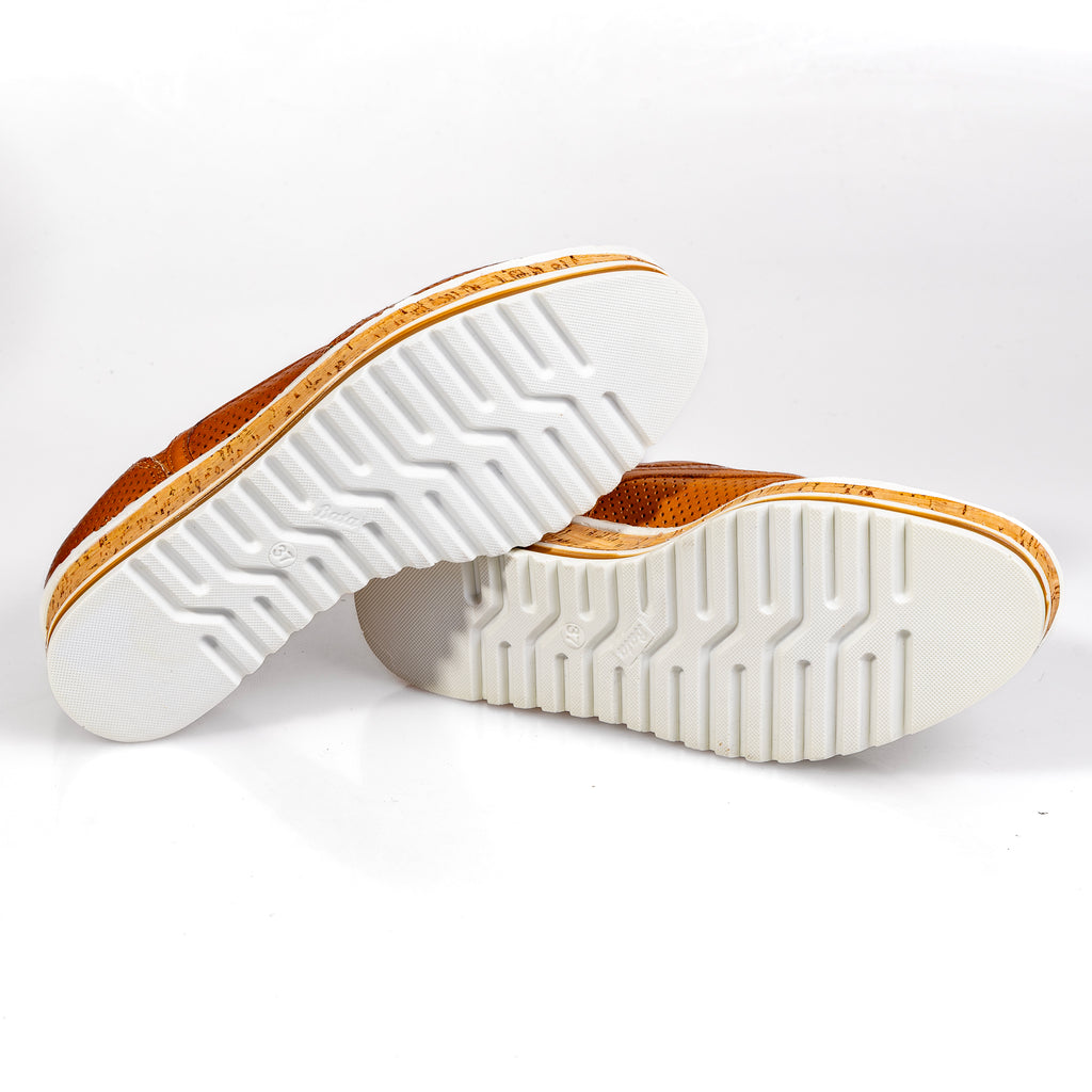 524-3584 – Women’s Perforated Genuine Leather Comfort Platform Sneakers