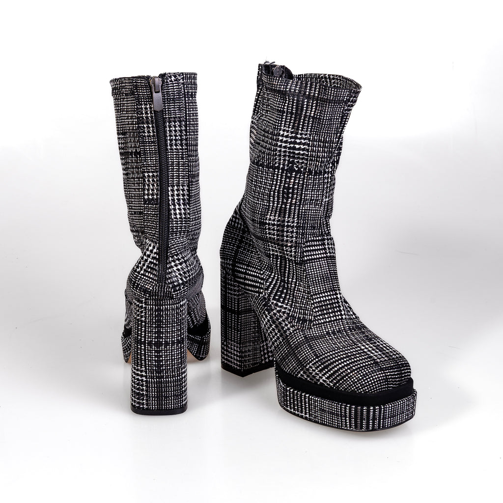 SL2099 Black – Women’s Geometric Patterned Platform Boots