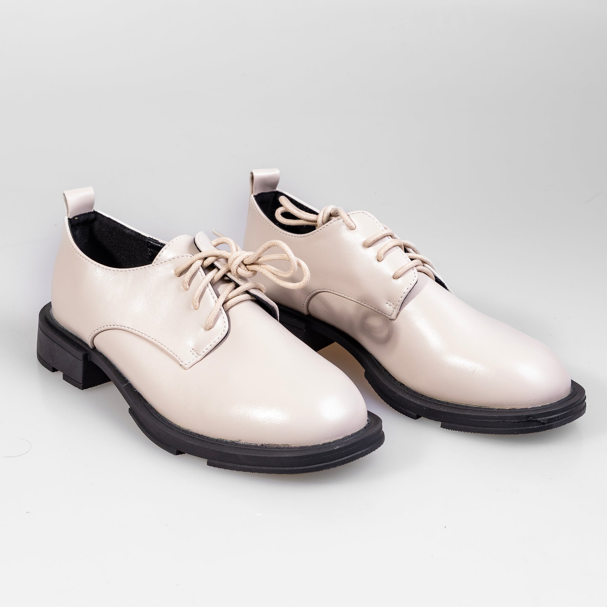 OS-12 Bézs – Női csiszolt kényelmes derbi cipő